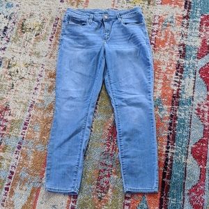 Universal thread size 12 women's jeans